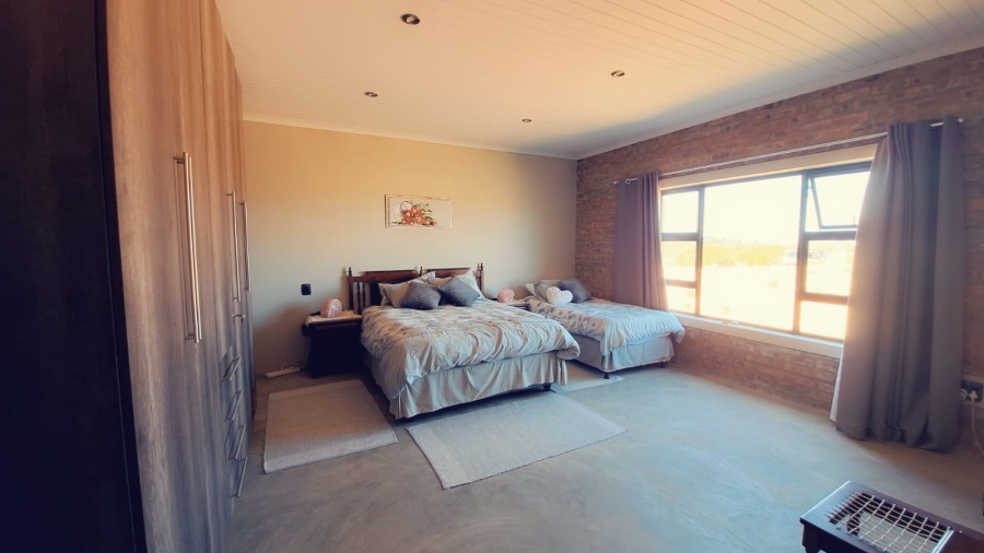 5 Bedroom Property for Sale in Stilbaai Oos Western Cape